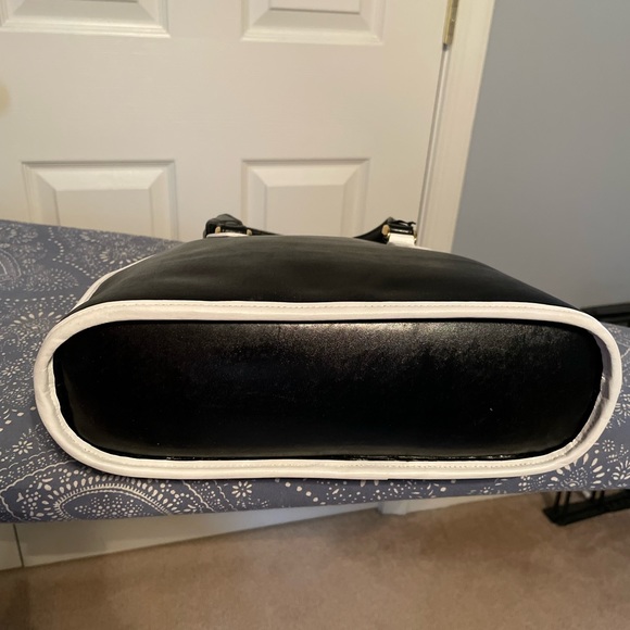 Austin Design Handbag - Picture 4 of 4